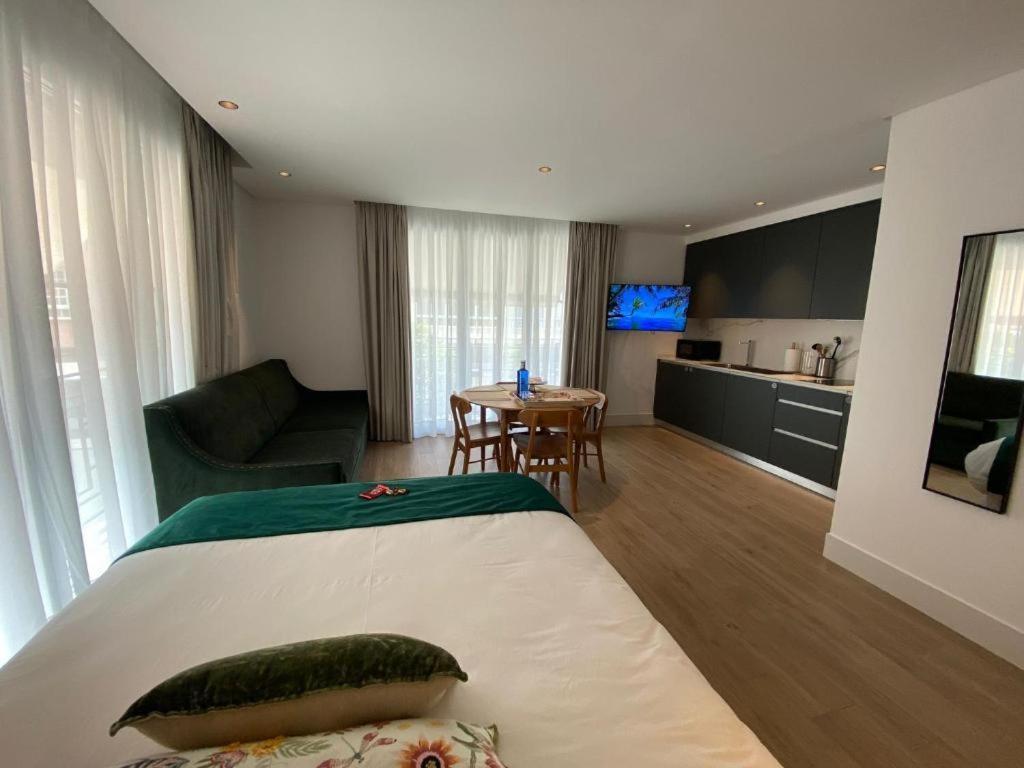 Apartamentos Turisticos La Plaza Chipiona Exteriör bild