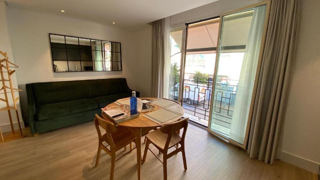 Apartamentos Turisticos La Plaza Chipiona Exteriör bild